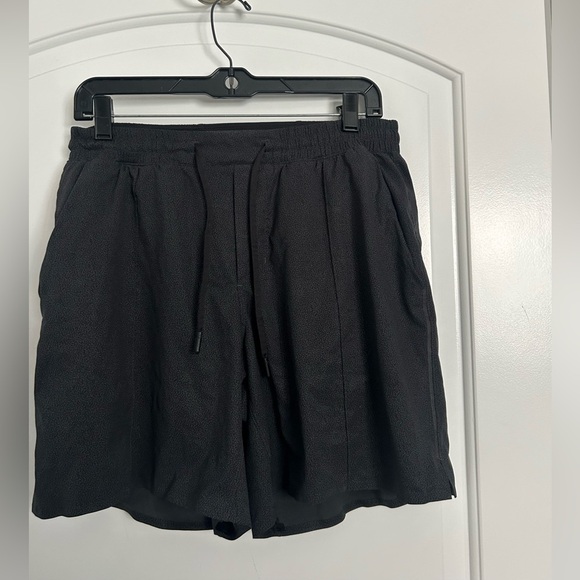 Lululemon Men's Black Casual Athletic Lightweight Shorts size large athleisure - Picture 1 of 11